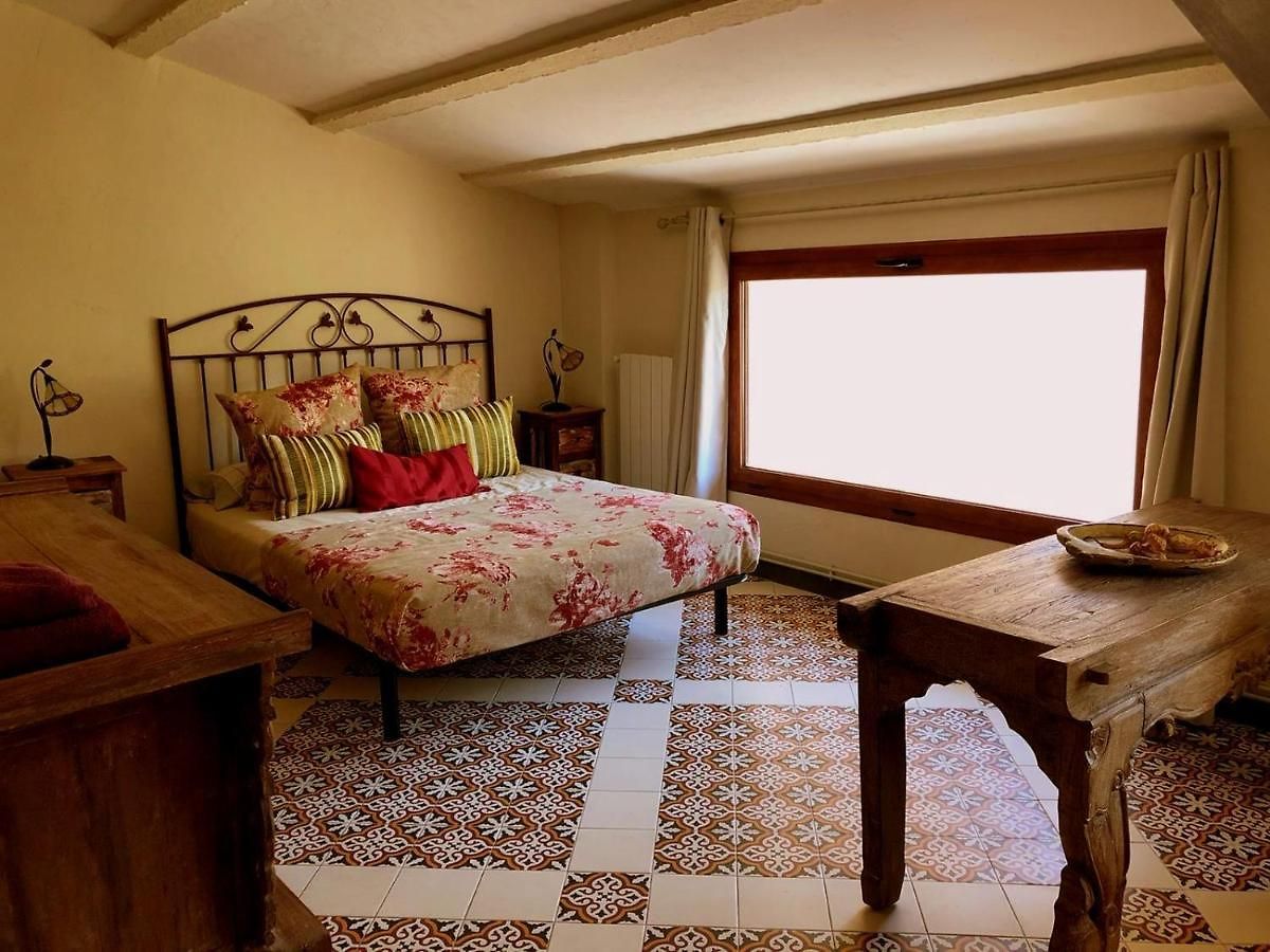 Habitació d'una casa rural a Os de Balaguer.