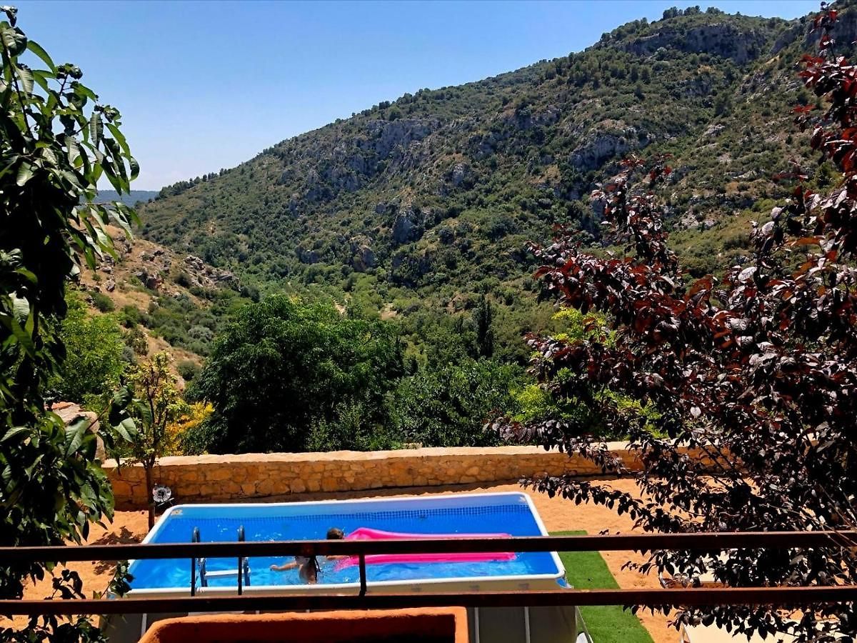 Piscina ubicada en una casa rural a Os de Balaguer.